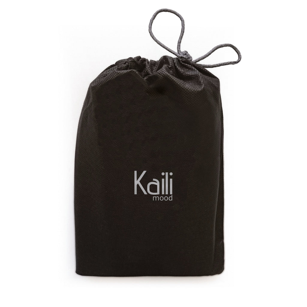 K0025AB | Beauty Case with side handle in genuine full grain leather with light grain - Black color. Zipper closure, Dimensions: 25 x 16 x 12 cm. Packaging: Tnt bag